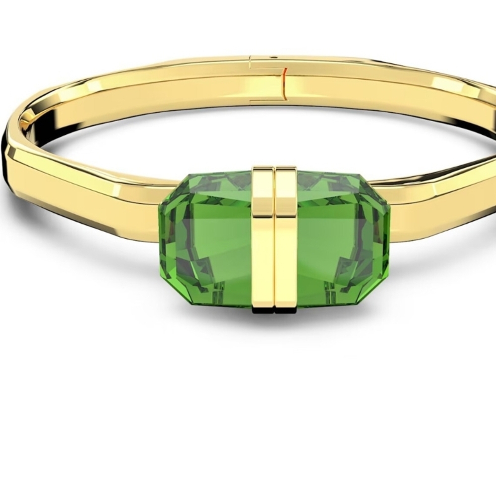 Elegant Gold and Green Bracelet